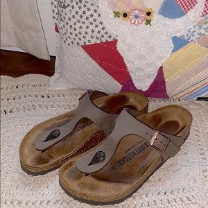 Great condition Birkenstock Gizeh sandal!